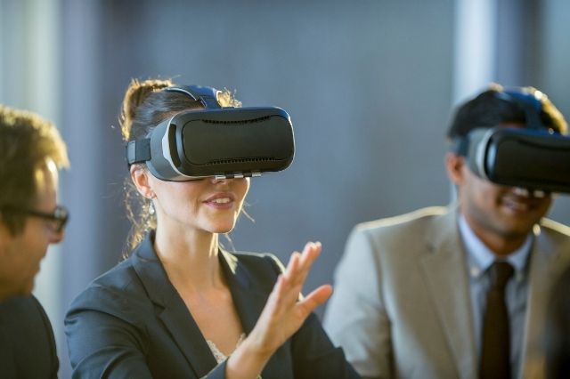 VR ve AR Teknolojisi: Gelecekteki Gerçeklik Dünyası